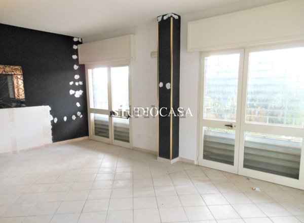 locale commerciale in affitto a Portico di Caserta