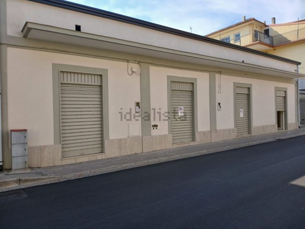 locale commerciale in affitto a Portico di Caserta