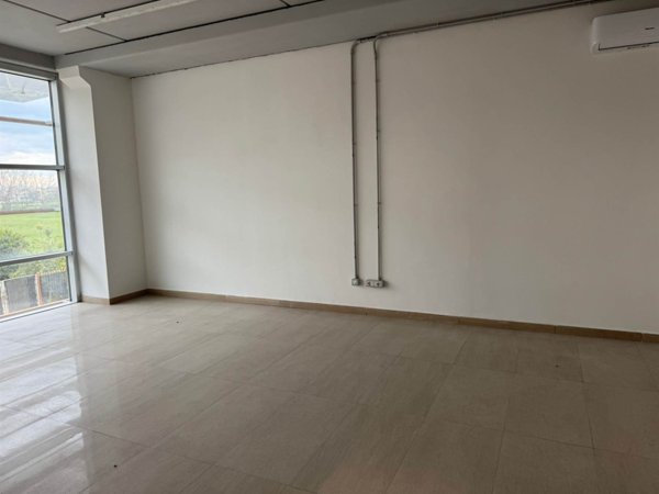 locale commerciale in affitto a Portico di Caserta