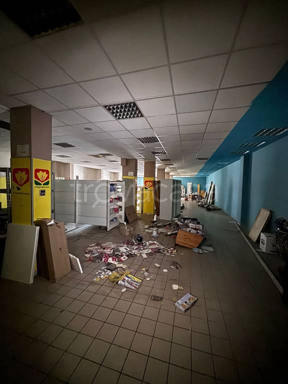 negozio in affitto a Portico di Caserta