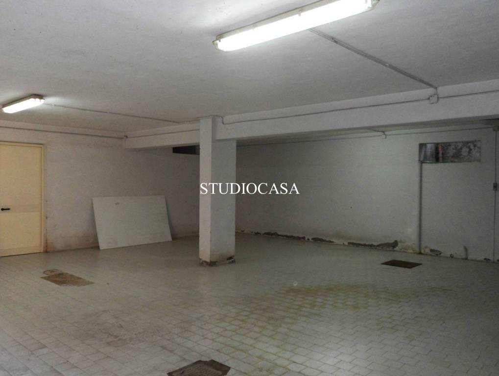 locale commerciale in affitto a Recale