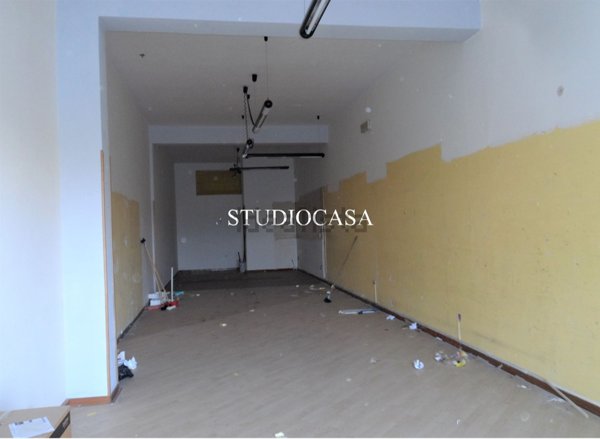 locale commerciale in affitto a Recale