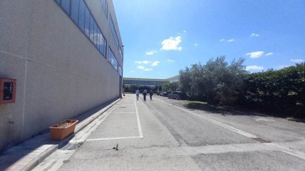 locale commerciale in affitto a San Felice a Cancello