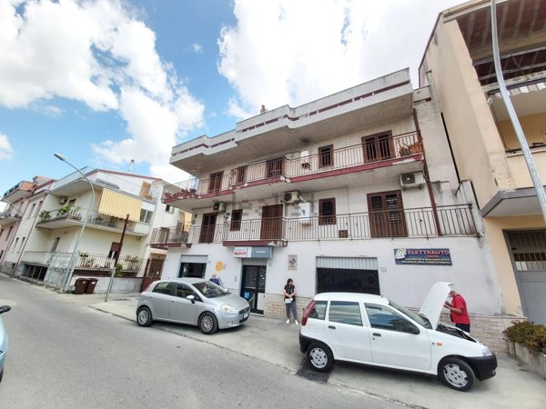 locale commerciale in affitto a San Nicola la Strada