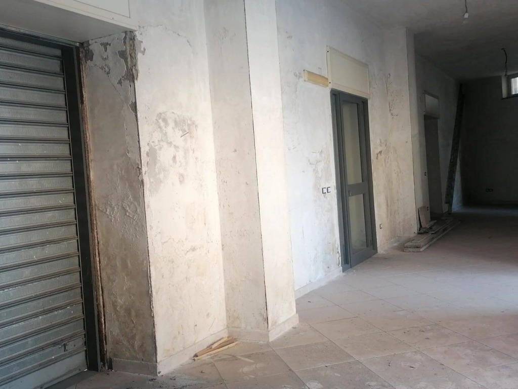 negozio in affitto a San Nicola la Strada