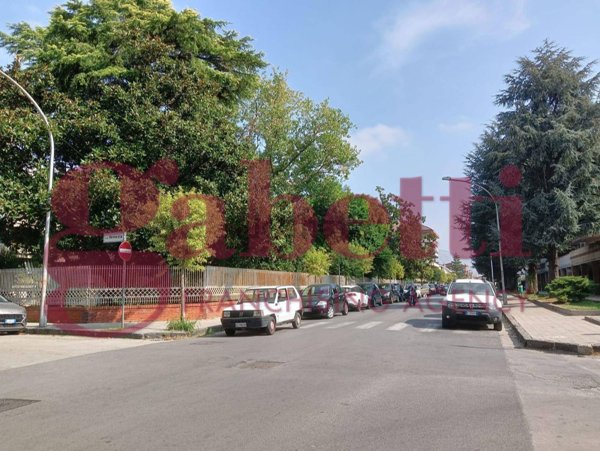 locale commerciale in affitto a San Nicola la Strada