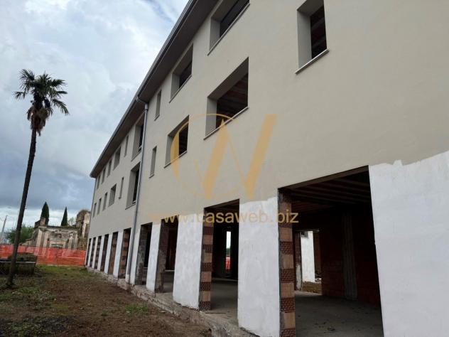 negozio in affitto a San Nicola la Strada