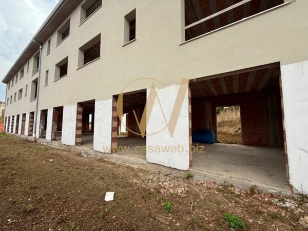 negozio in affitto a San Nicola la Strada