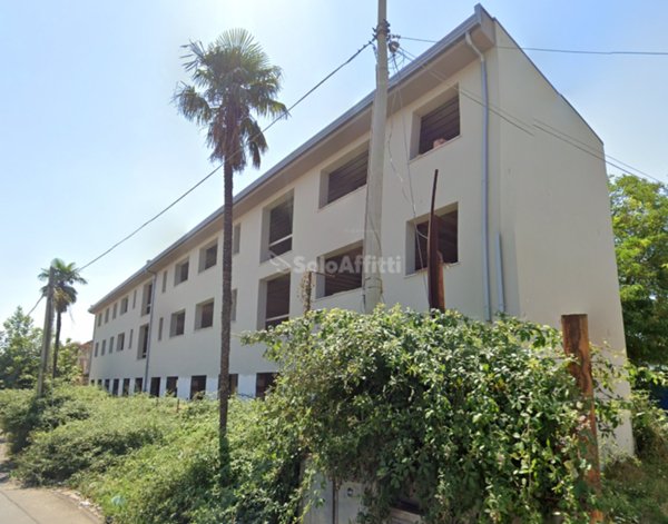 locale commerciale in affitto a San Nicola la Strada