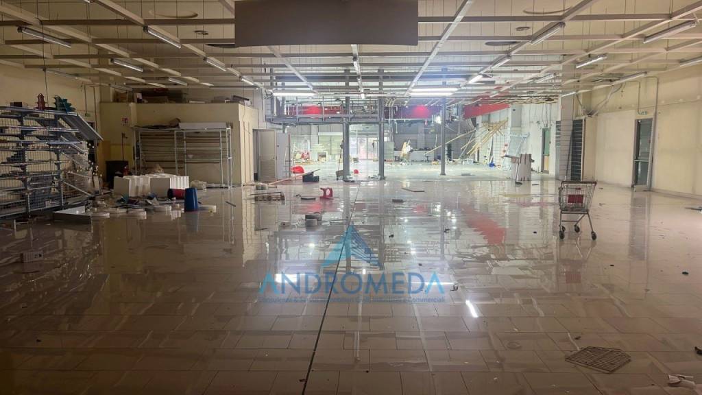 negozio in affitto a San Nicola la Strada