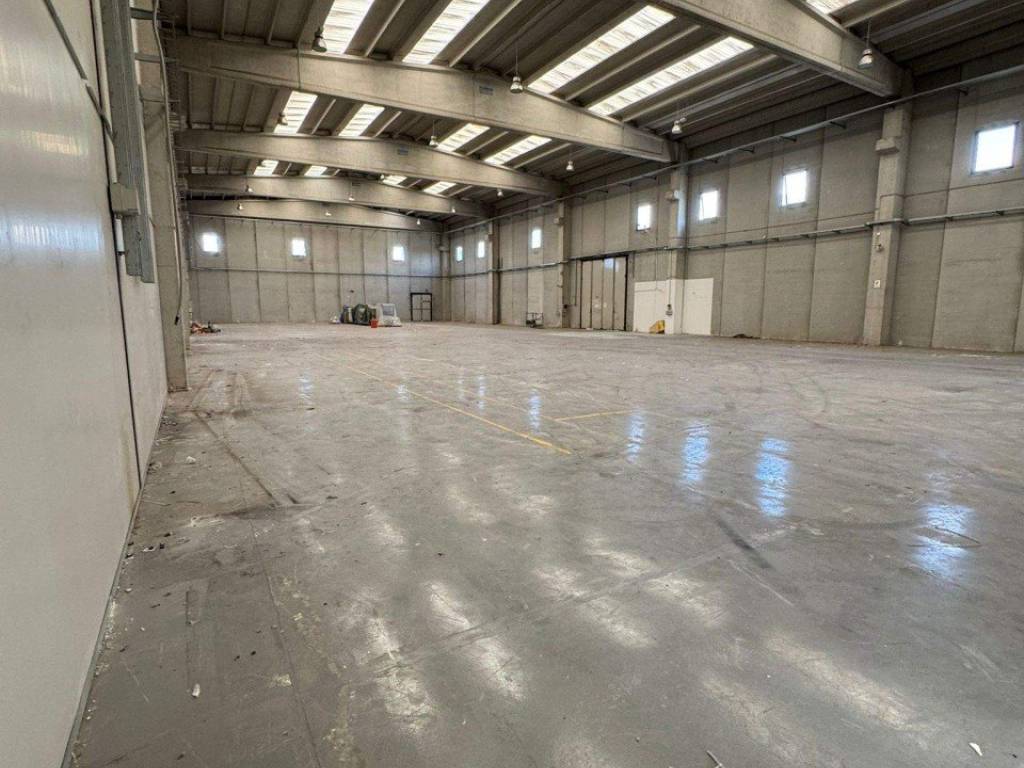 capannone in affitto a San Nicola la Strada