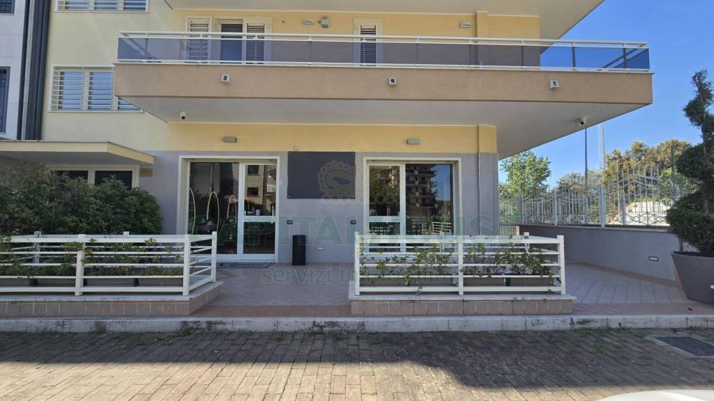 locale commerciale in affitto a San Nicola la Strada