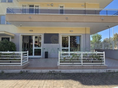 locale commerciale in affitto a San Nicola la Strada