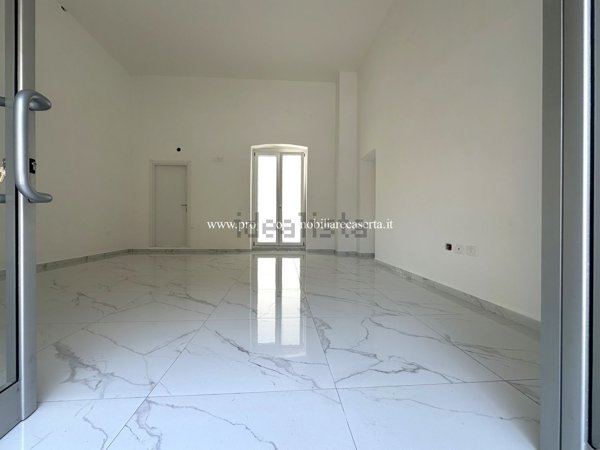 locale commerciale in affitto a San Nicola la Strada