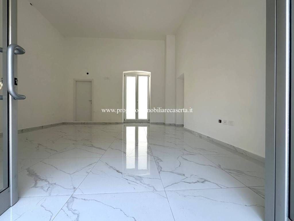 locale commerciale in affitto a San Nicola la Strada