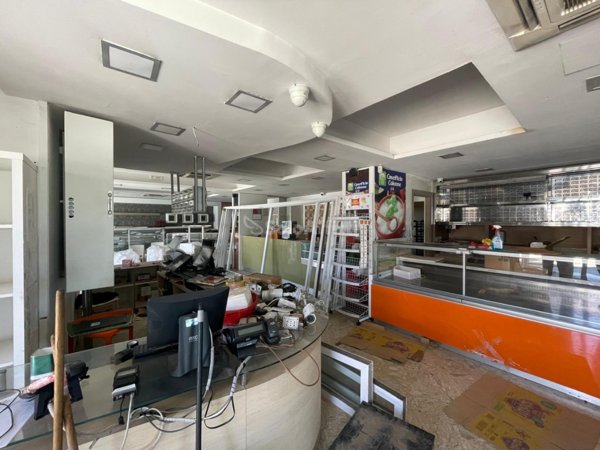 locale commerciale in affitto a San Nicola la Strada