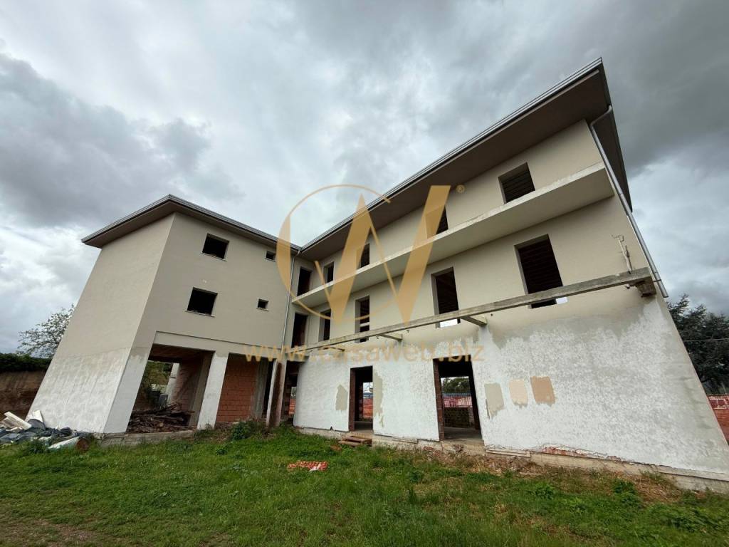 negozio in affitto a San Nicola la Strada