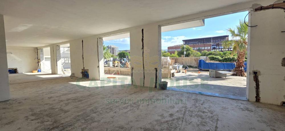 locale commerciale in affitto a San Nicola la Strada