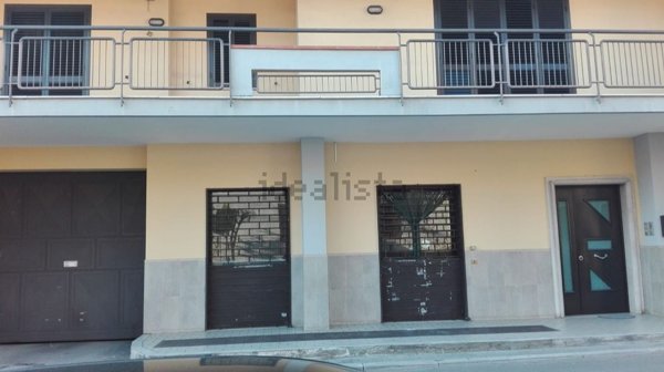 locale commerciale in affitto a San Nicola la Strada