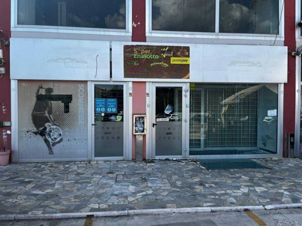 negozio in affitto a San Nicola la Strada