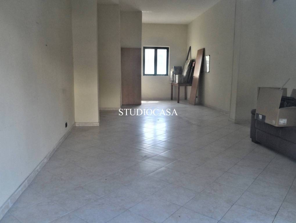 negozio in affitto a San Nicola la Strada