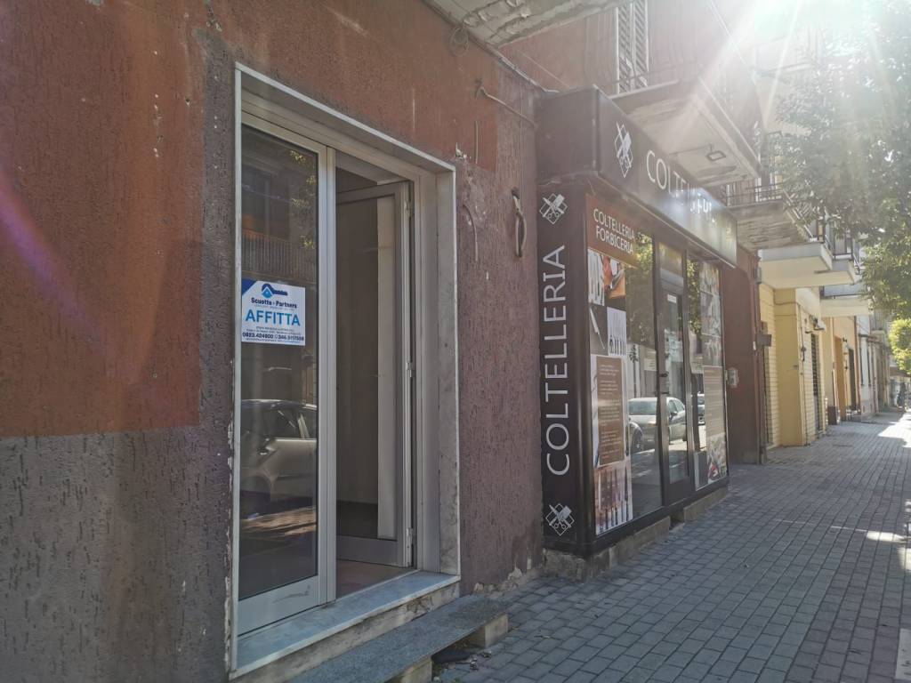 negozio in affitto a San Nicola la Strada
