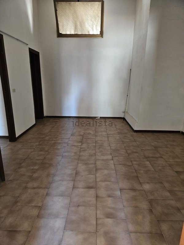 locale commerciale in affitto a San Nicola la Strada