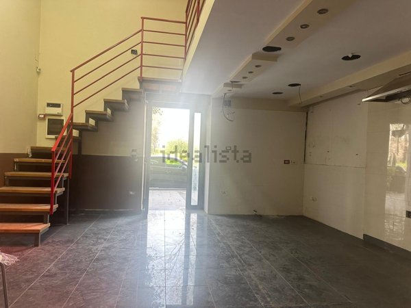 locale commerciale in affitto a San Nicola la Strada