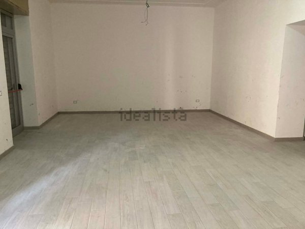 locale commerciale in affitto a San Nicola la Strada