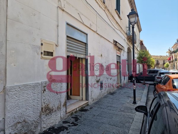 locale commerciale in affitto a San Nicola la Strada