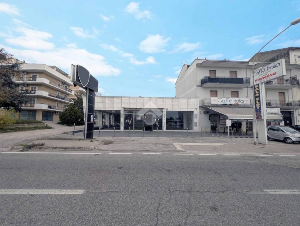 negozio in affitto a San Nicola la Strada