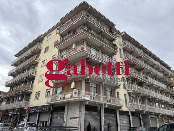 locale commerciale in affitto a San Nicola la Strada