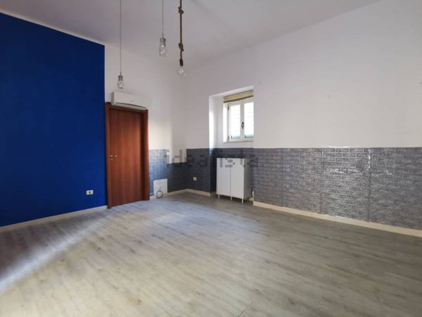 locale commerciale in affitto a San Nicola la Strada