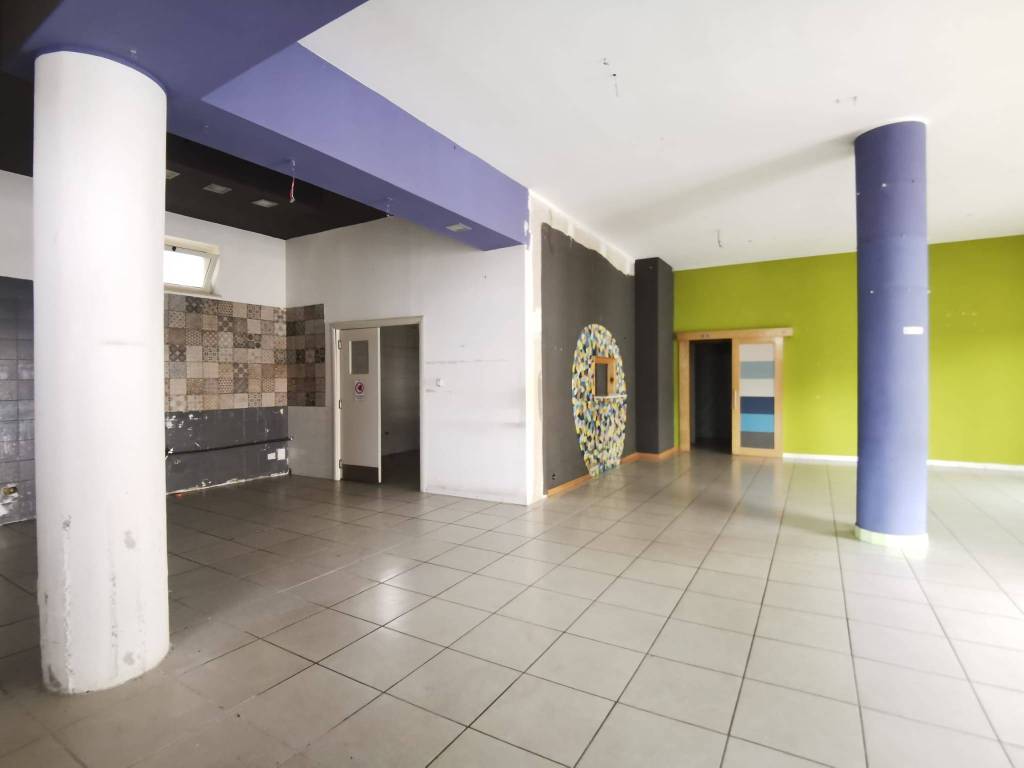 negozio in affitto a San Nicola la Strada