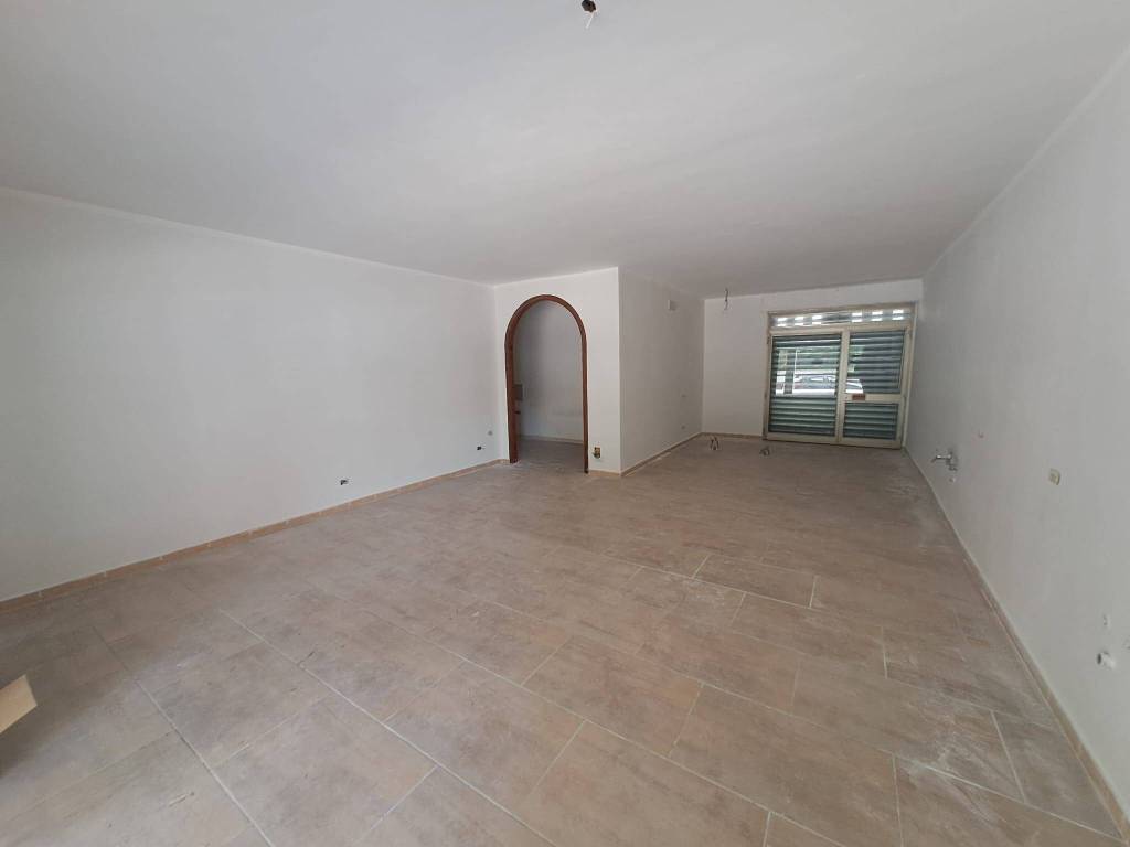 negozio in affitto a San Nicola la Strada