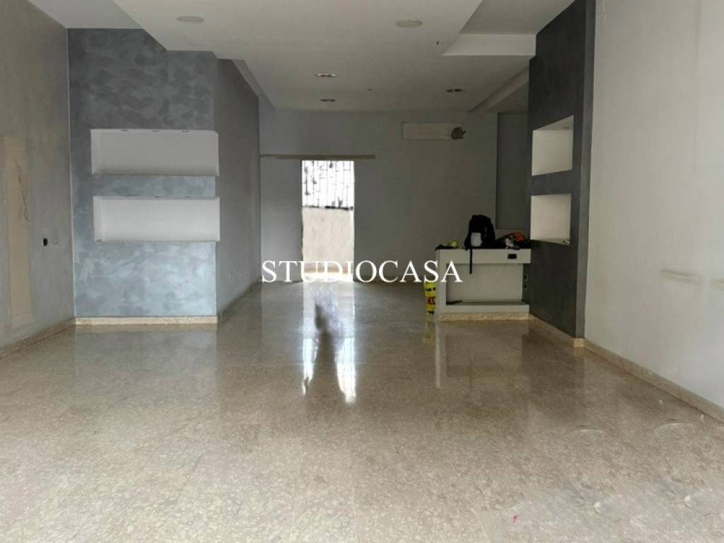 negozio in affitto a San Nicola la Strada