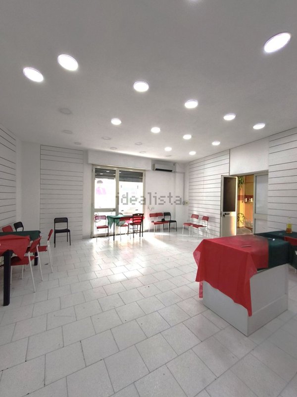 locale commerciale in affitto a San Nicola la Strada