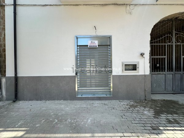 locale commerciale in affitto a San Nicola la Strada