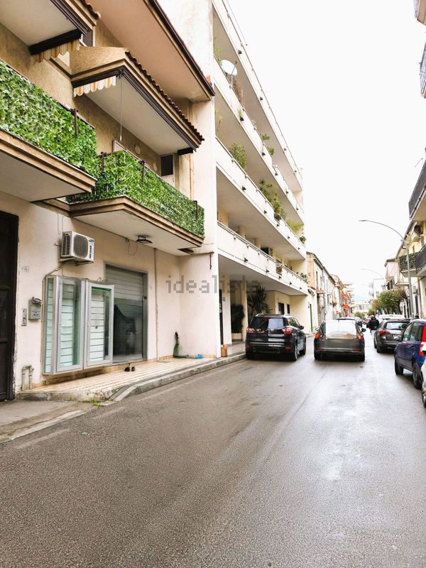 locale commerciale in affitto a San Nicola la Strada