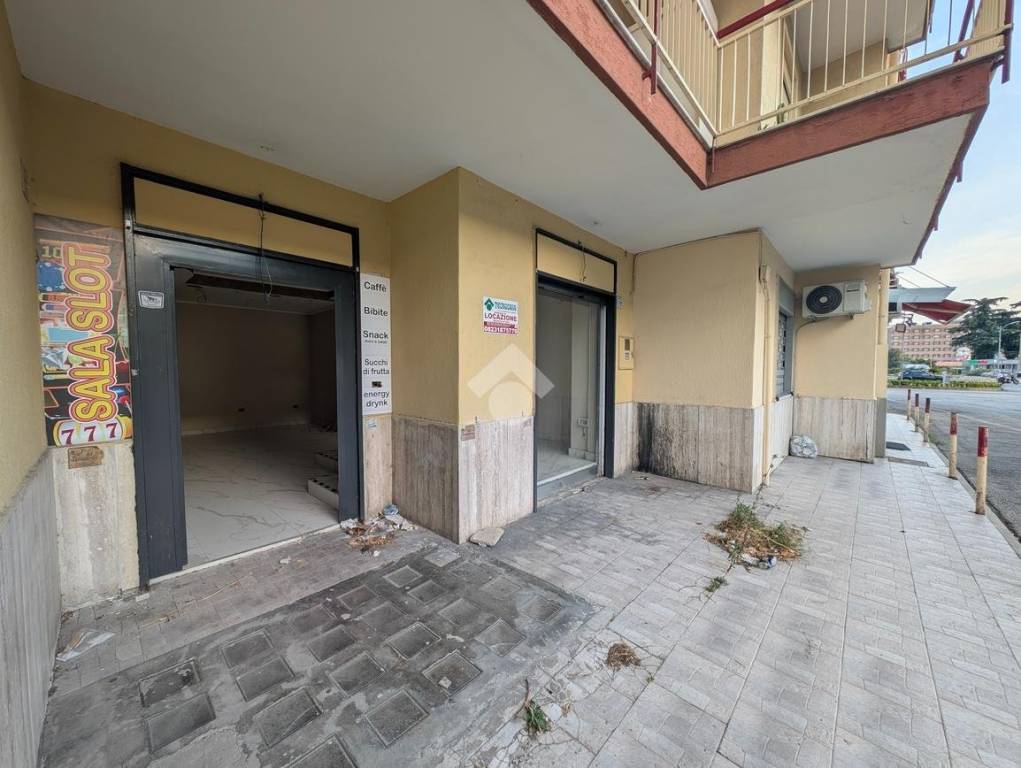 negozio in affitto a San Nicola la Strada