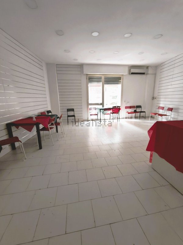 locale commerciale in affitto a San Nicola la Strada