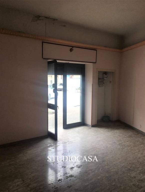 negozio in affitto a San Prisco