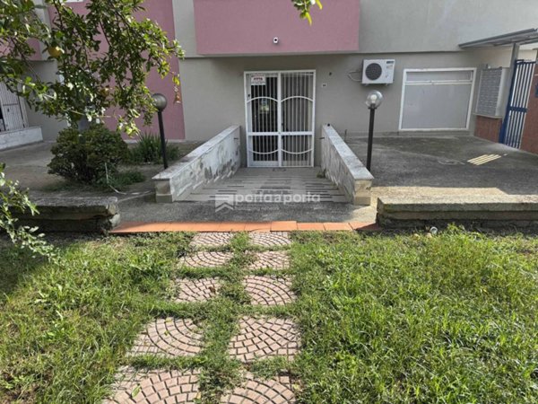 negozio in affitto a San Prisco