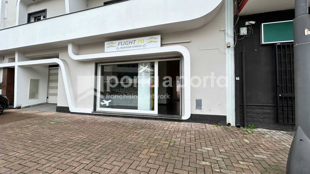 negozio in affitto a San Prisco