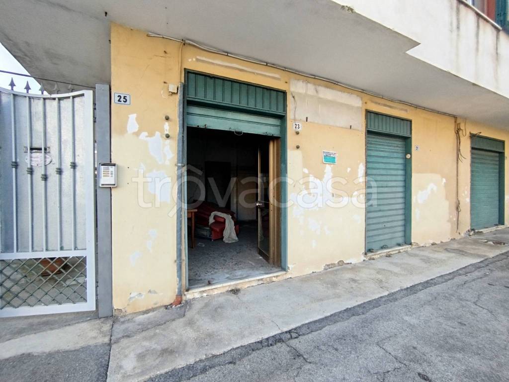 negozio in affitto a San Prisco