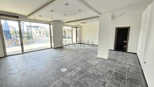 locale commerciale in affitto a San Prisco