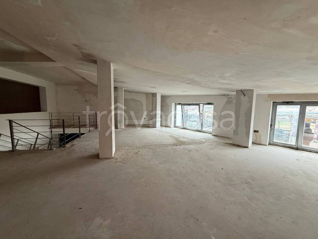 negozio in affitto a San Prisco