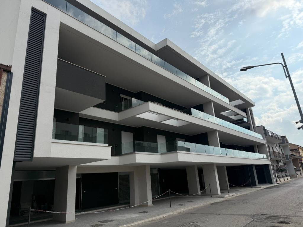 negozio in affitto a San Prisco