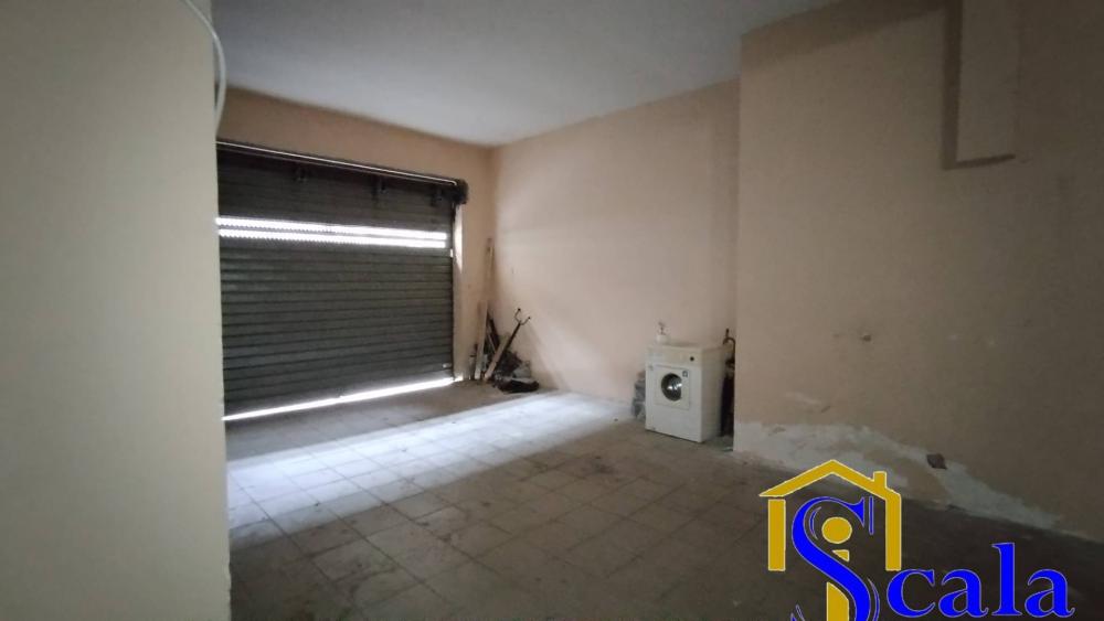 locale di sgombero in affitto a San Prisco