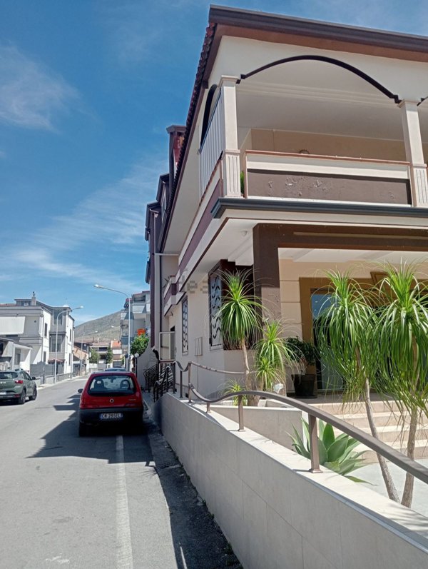 locale commerciale in affitto a San Prisco